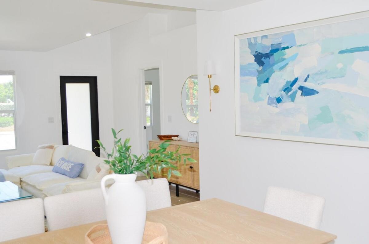 Coastal Crew Retreat - Sleeps 12 *