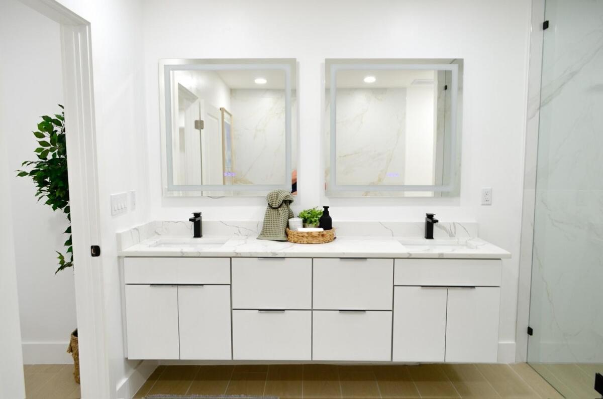 Coastal Crew Retreat - Sleeps 12 Holiday home West Palm Beach
