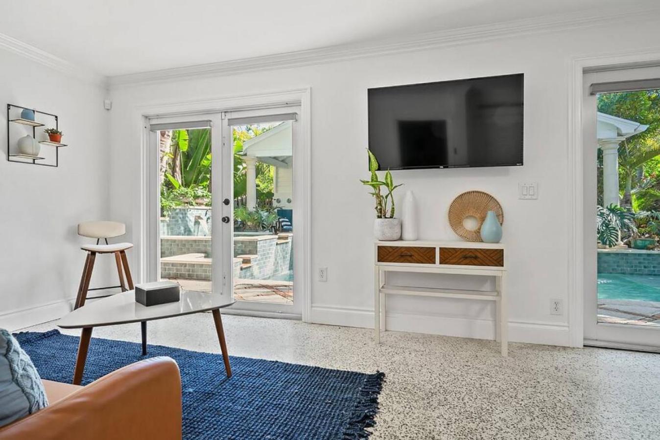 3 Bedroom 5 Mins From Downtown And West Palm Beach