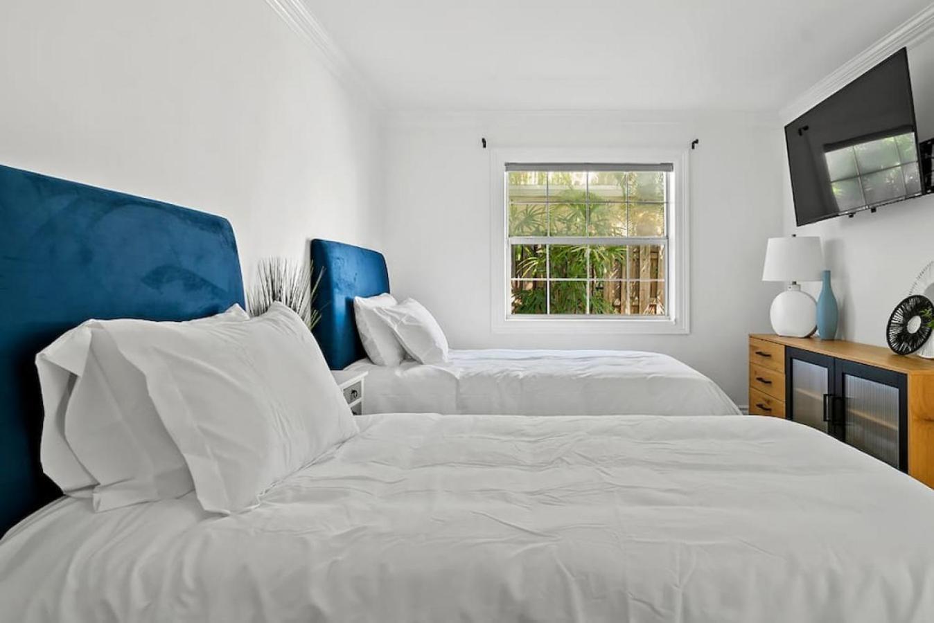 3 Bedroom 5 Mins From Downtown And *