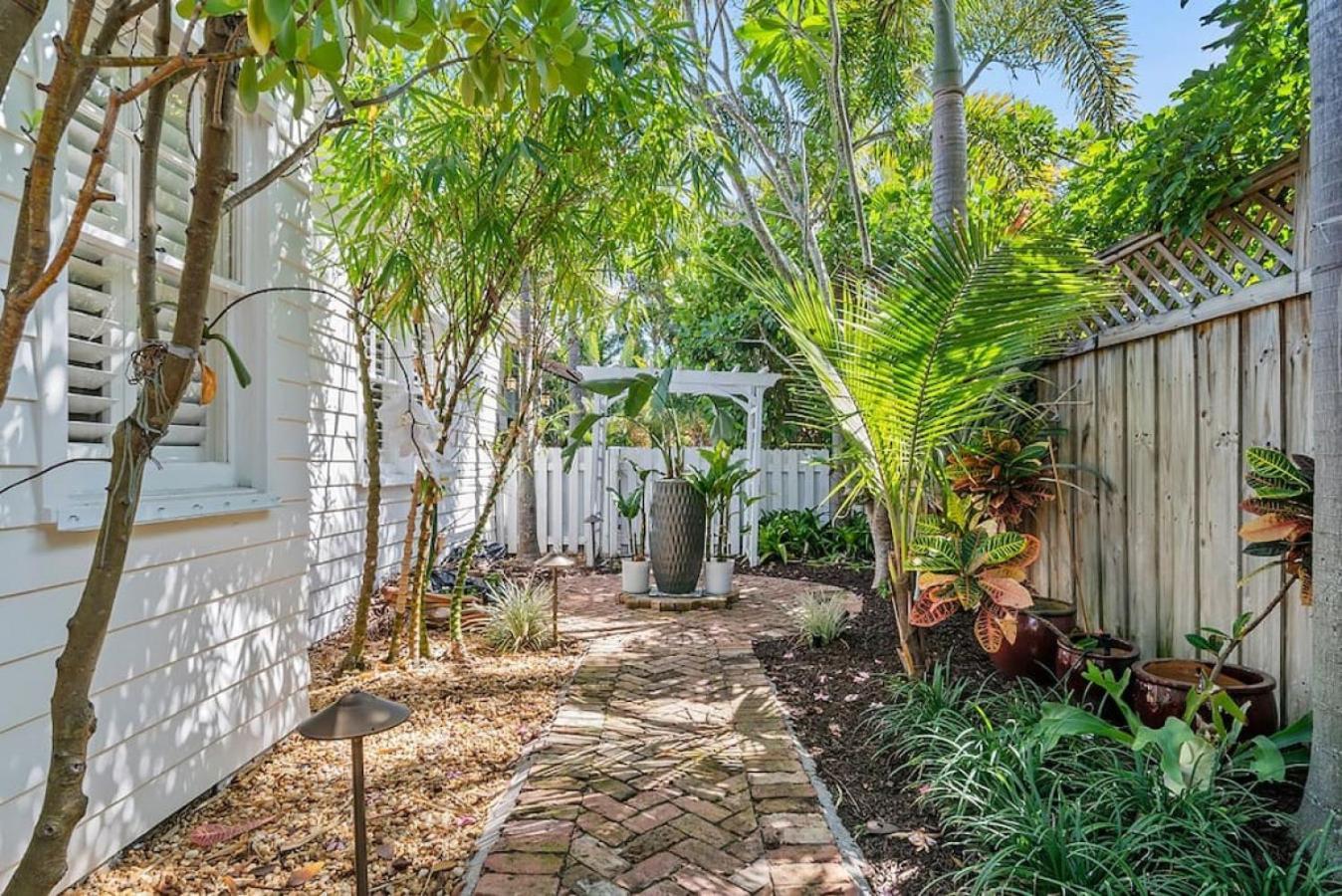 3 Bedroom 5 Mins From Downtown And Holiday home