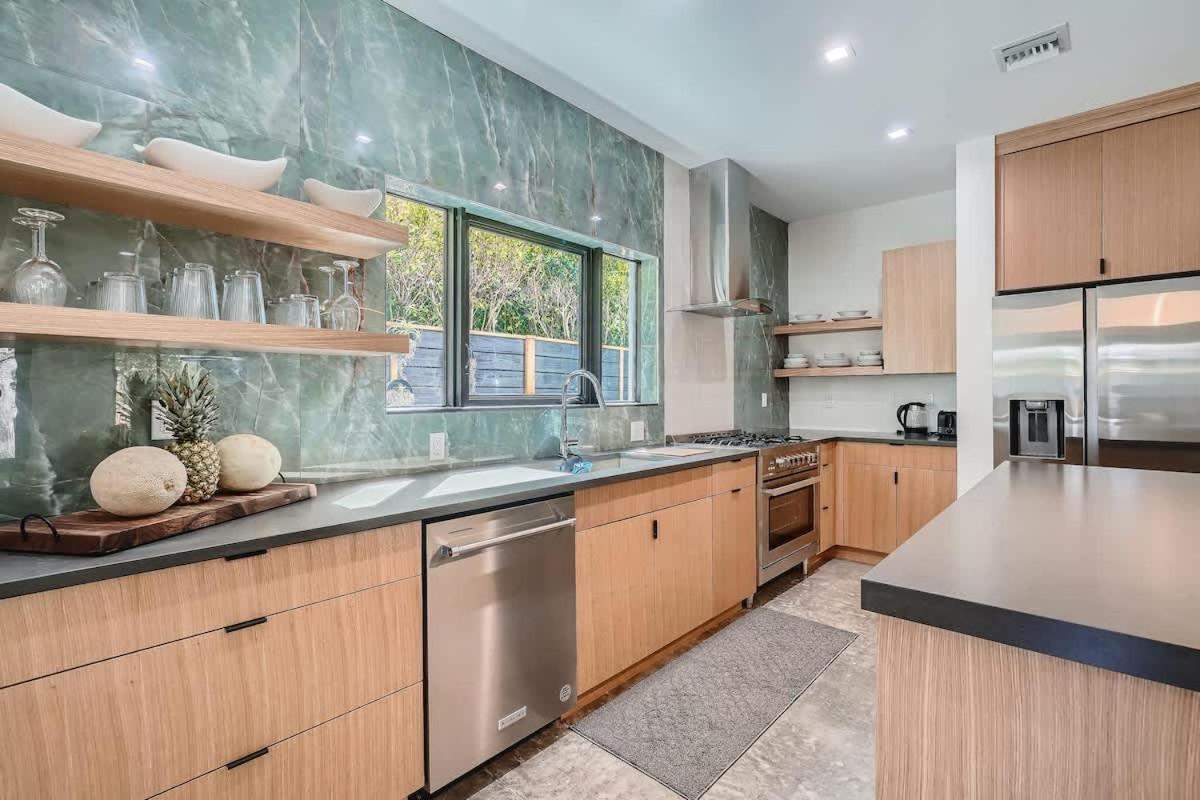 Vogue - Designer Finishes Meet Open Living In Sunshine Park Holiday home West Palm Beach