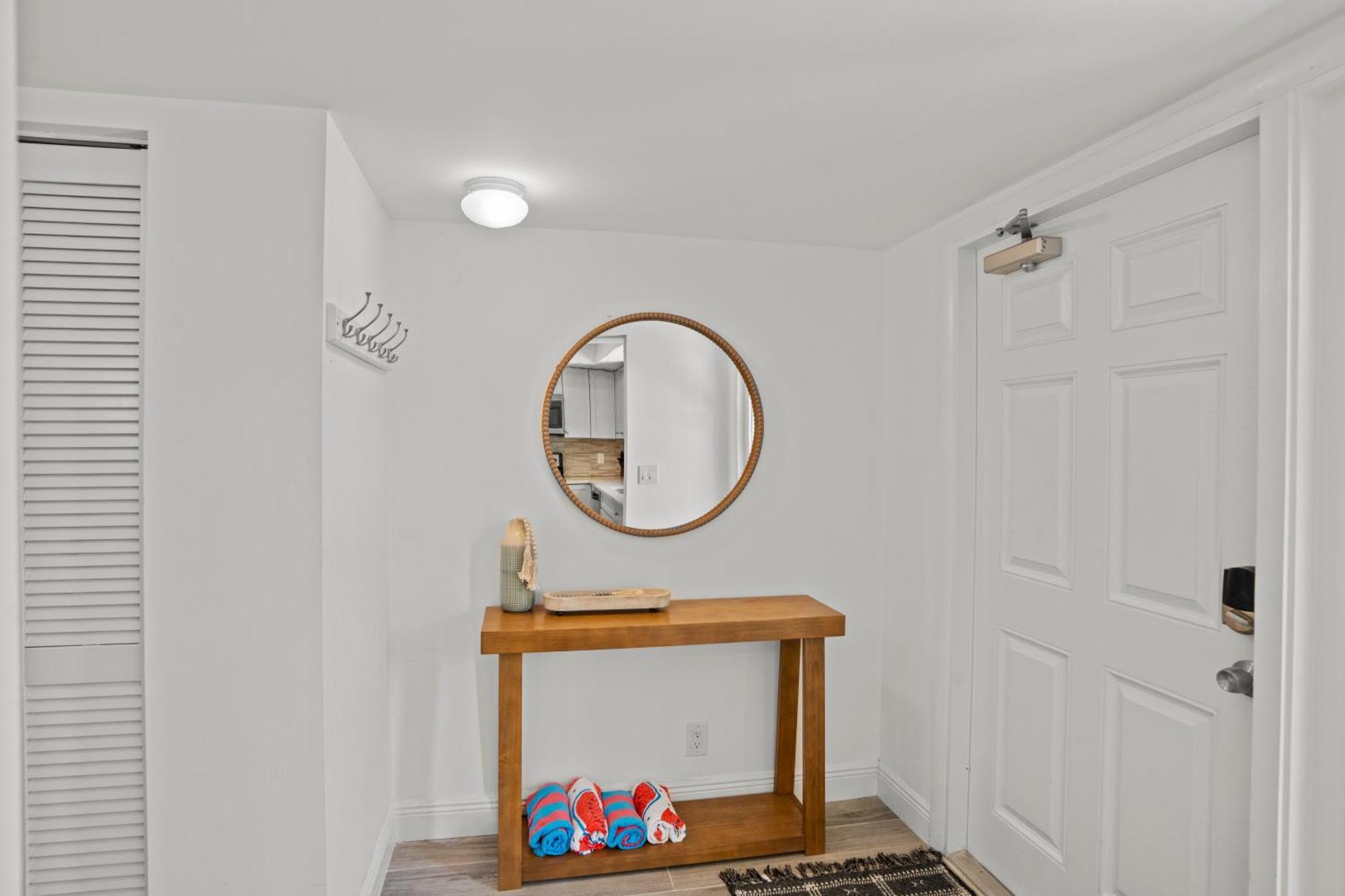 Steps To Beach! 4 In 1- Perfect For Groups Apartment West Palm Beach