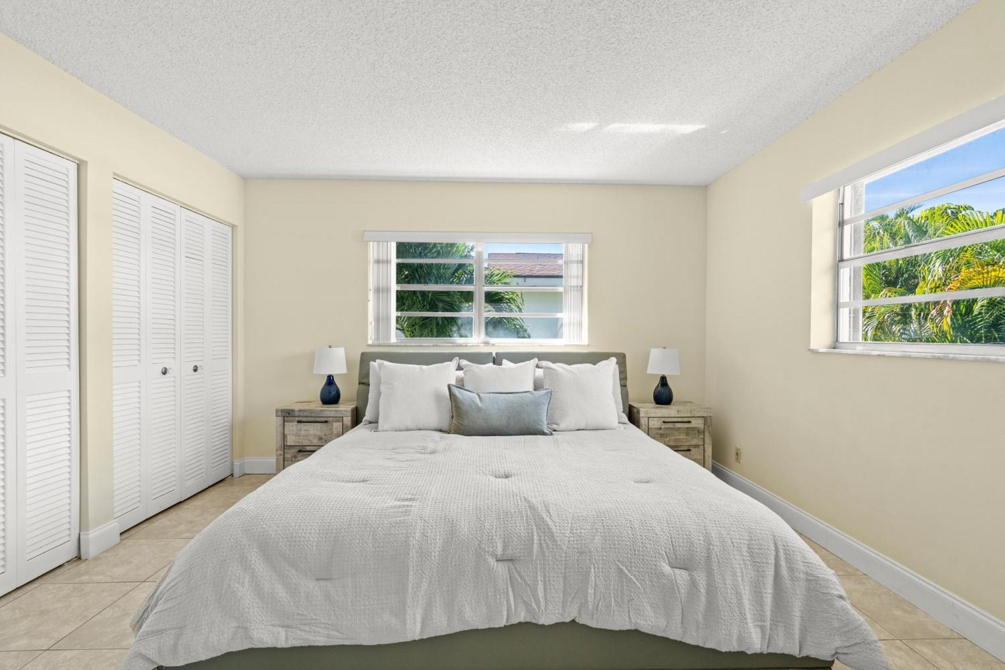 Apartment Steps To Beach! 4 In 1- Perfect For Groups West Palm Beach