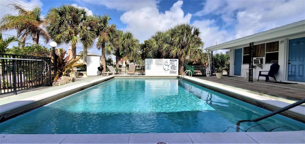 Coral Sands 1br/1ba Close 2 Beach! * West Palm Beach