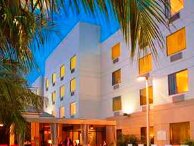 Hilton Garden Airport 3*