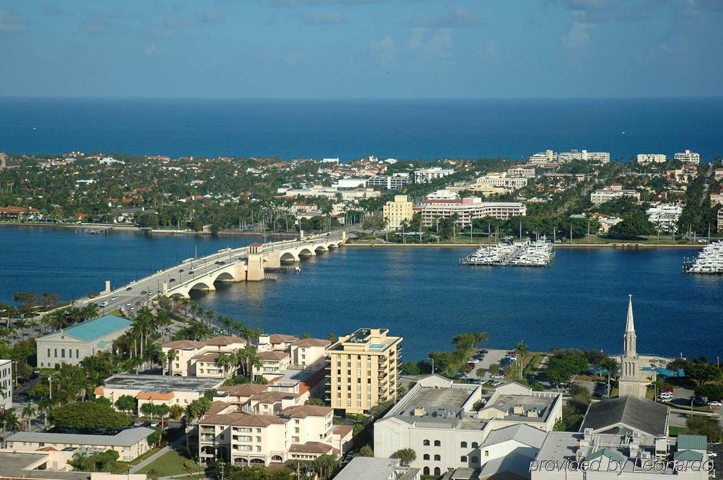 Hampton West Palm Airport Hotel 4*