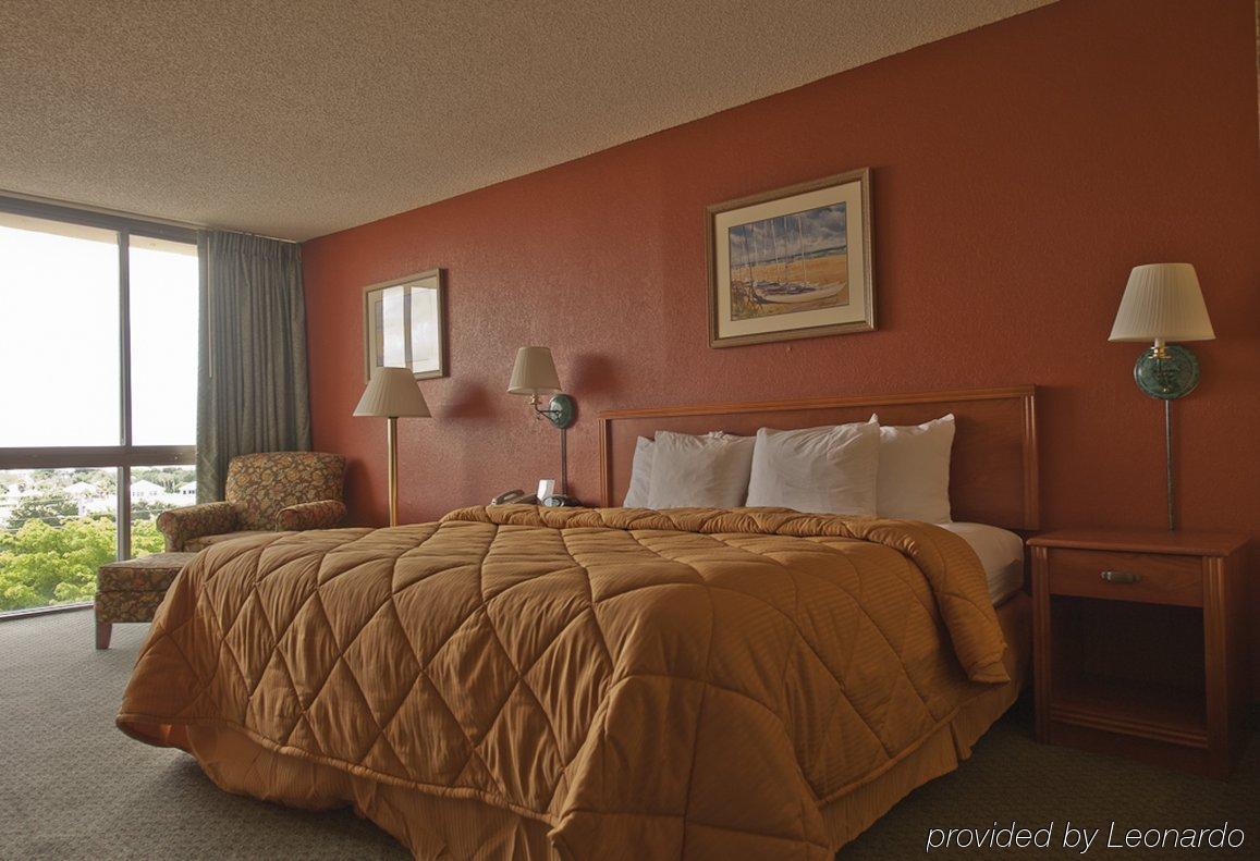 Hotel Ramada By Wyndham West Palm Airport 3*