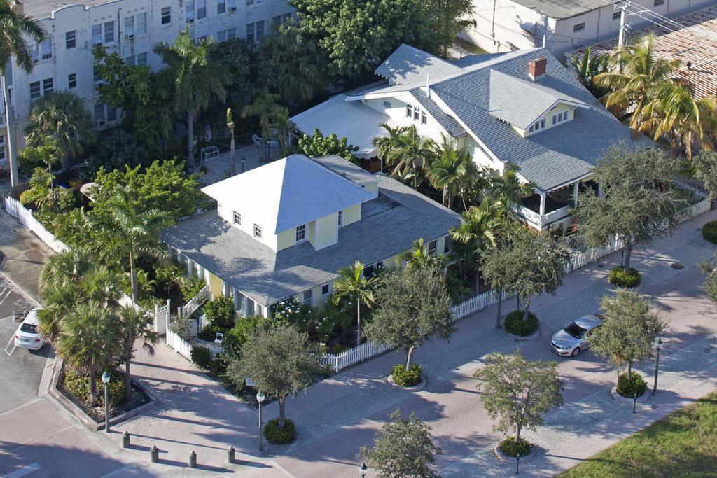 Palm Beach Hibiscus Downtown Acomodação com café da manhã  3*
