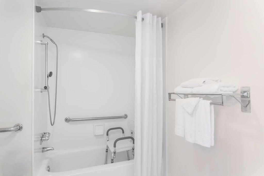 Hotel Days By Wyndham West Palm