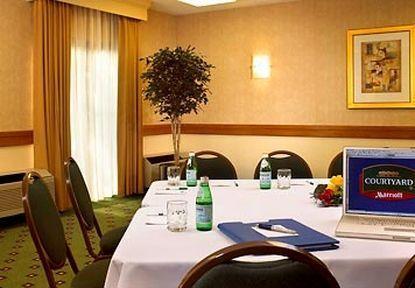 Courtyard By Marriott West Palm 3*