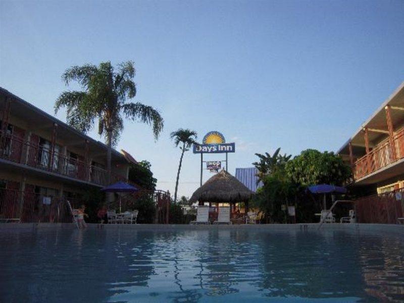 Hotel Days By Wyndham West Palm