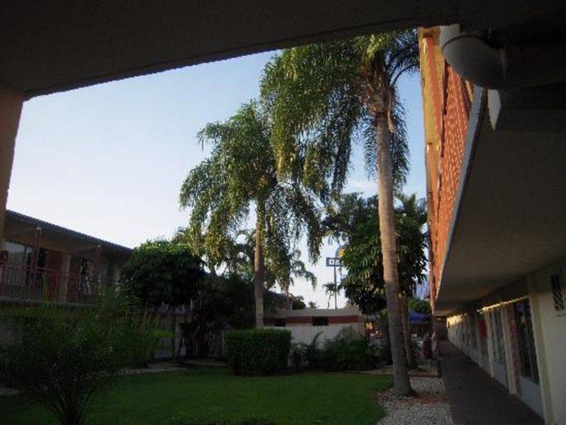 Hotel Days By Wyndham West Palm