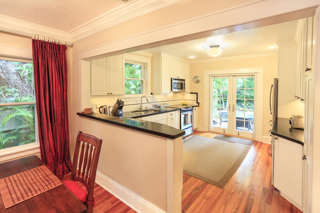 Mango Haus 2bd 2ba Private Pool And Parking Holiday home