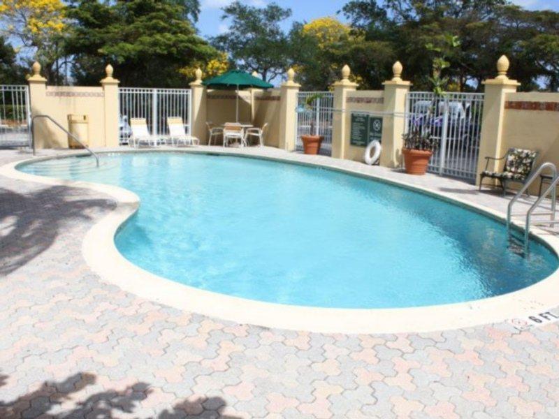 Hotel La Quinta By Wyndham West Palm Airport