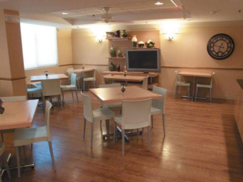 Hotel La Quinta By Wyndham West Palm Airport 3*