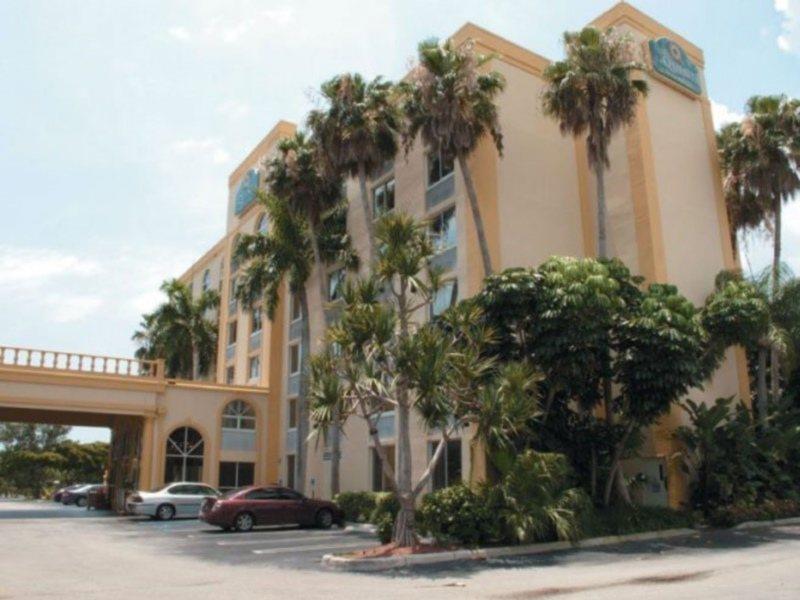 Hotel La Quinta By Wyndham West Palm Airport 3*