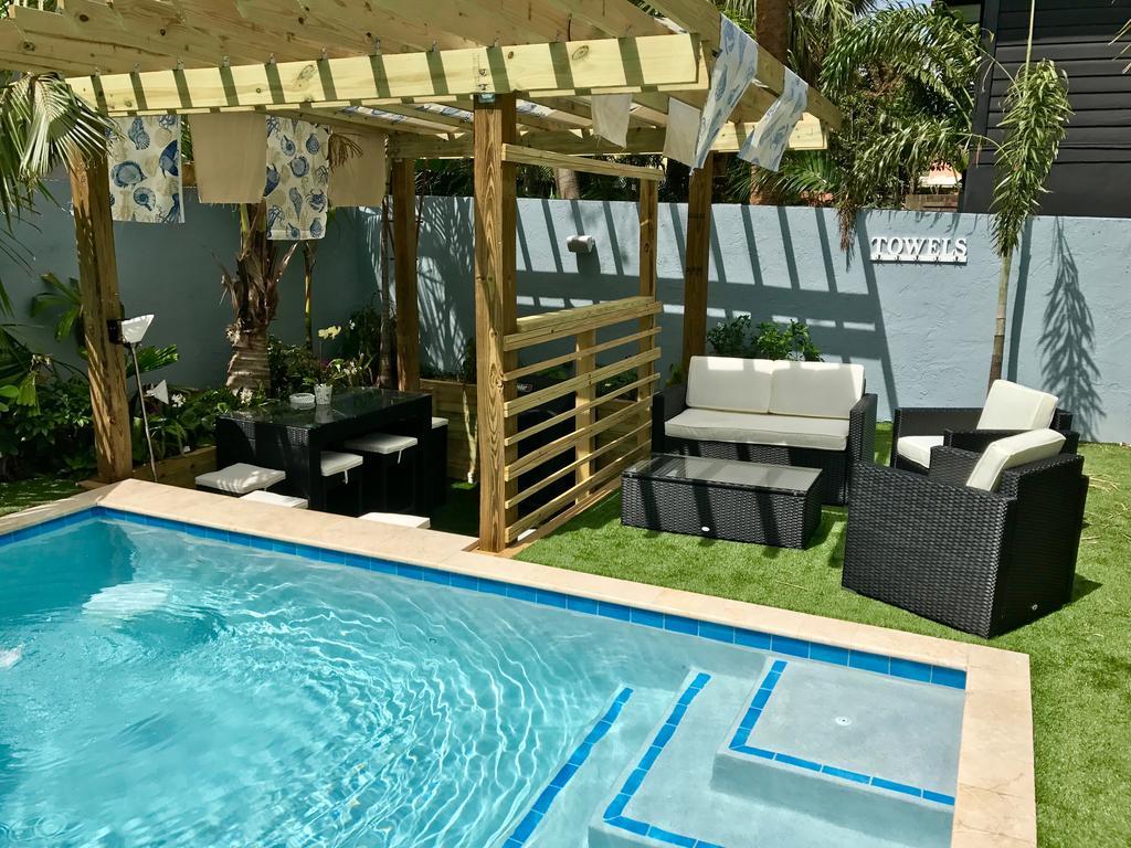 Tropical Garden Bungalow B Holiday home *