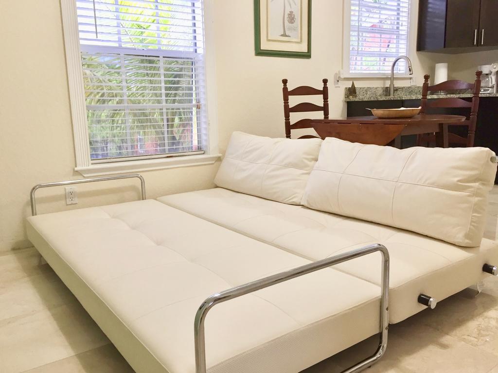 Tropical Garden Bungalow B Holiday home