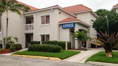 Hotel 6-west Palm Beach, Fl 2*