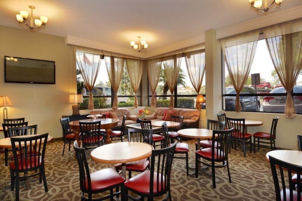 Inn Quality Palm International Airport 3*