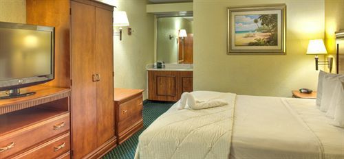 Inn Quality Palm International Airport 3*