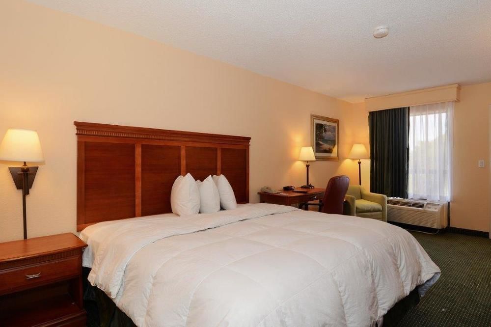 Inn Quality Palm International Airport 3*