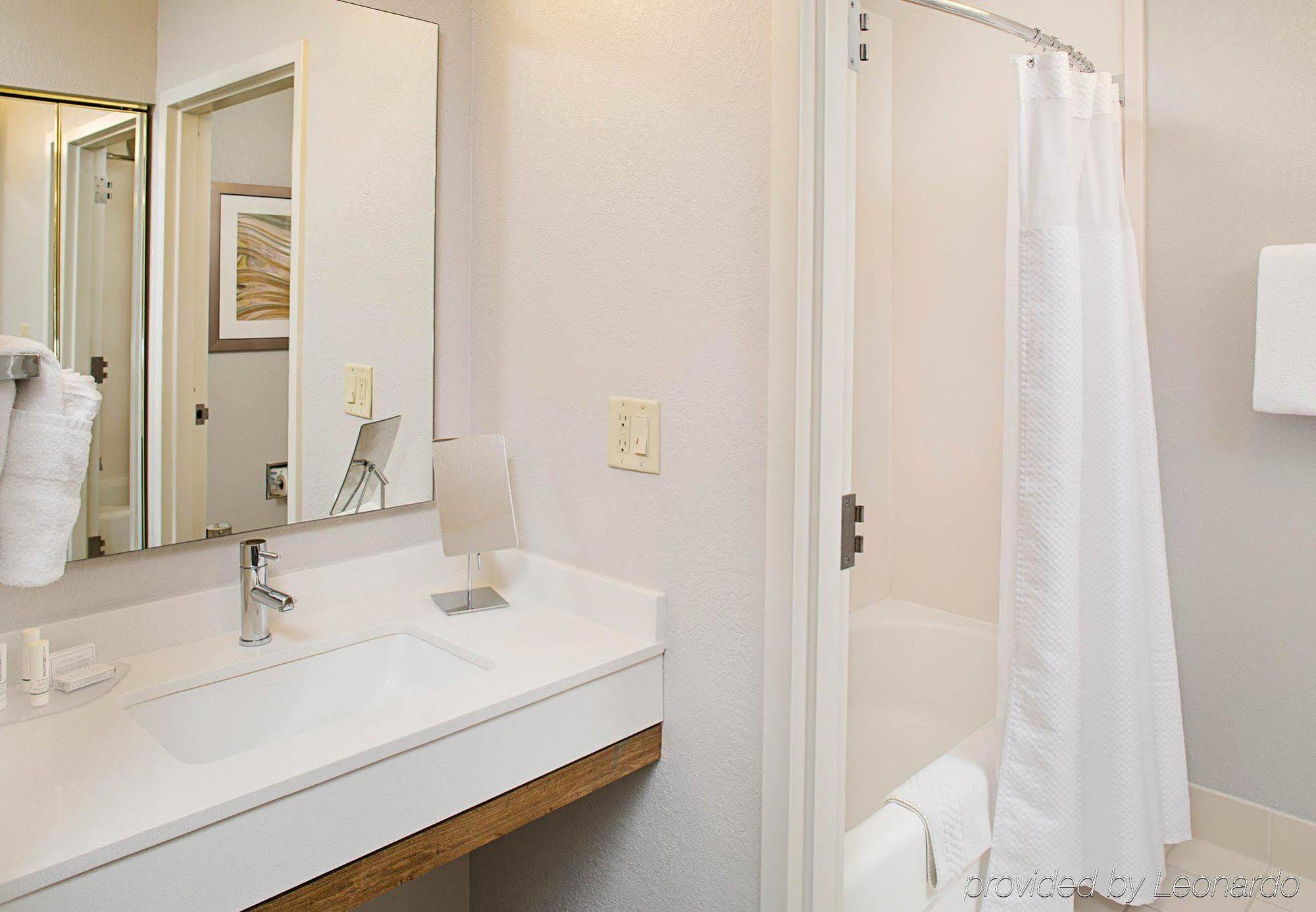 Courtyard By Marriott West Palm Airport 3*