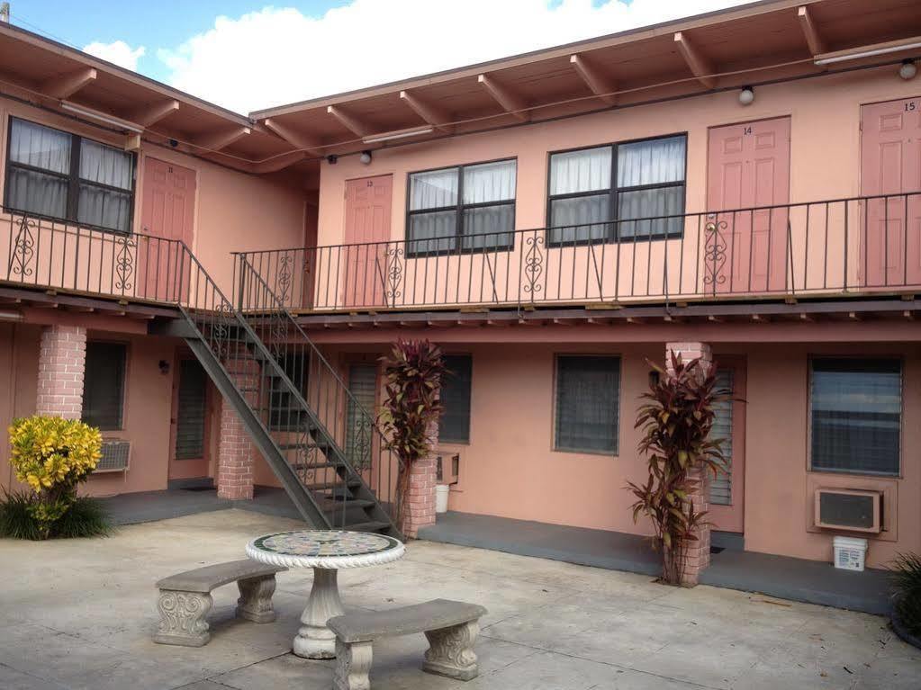 Helen & Motel