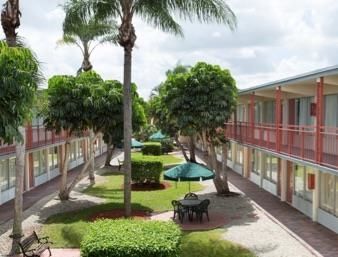 Days By Wyndham West Palm 2*