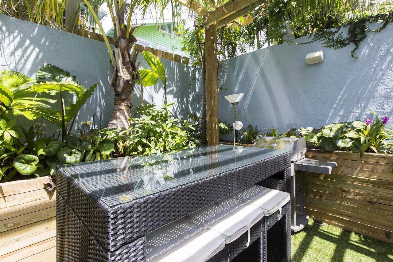 Tropical Garden Bungalow B Holiday home *