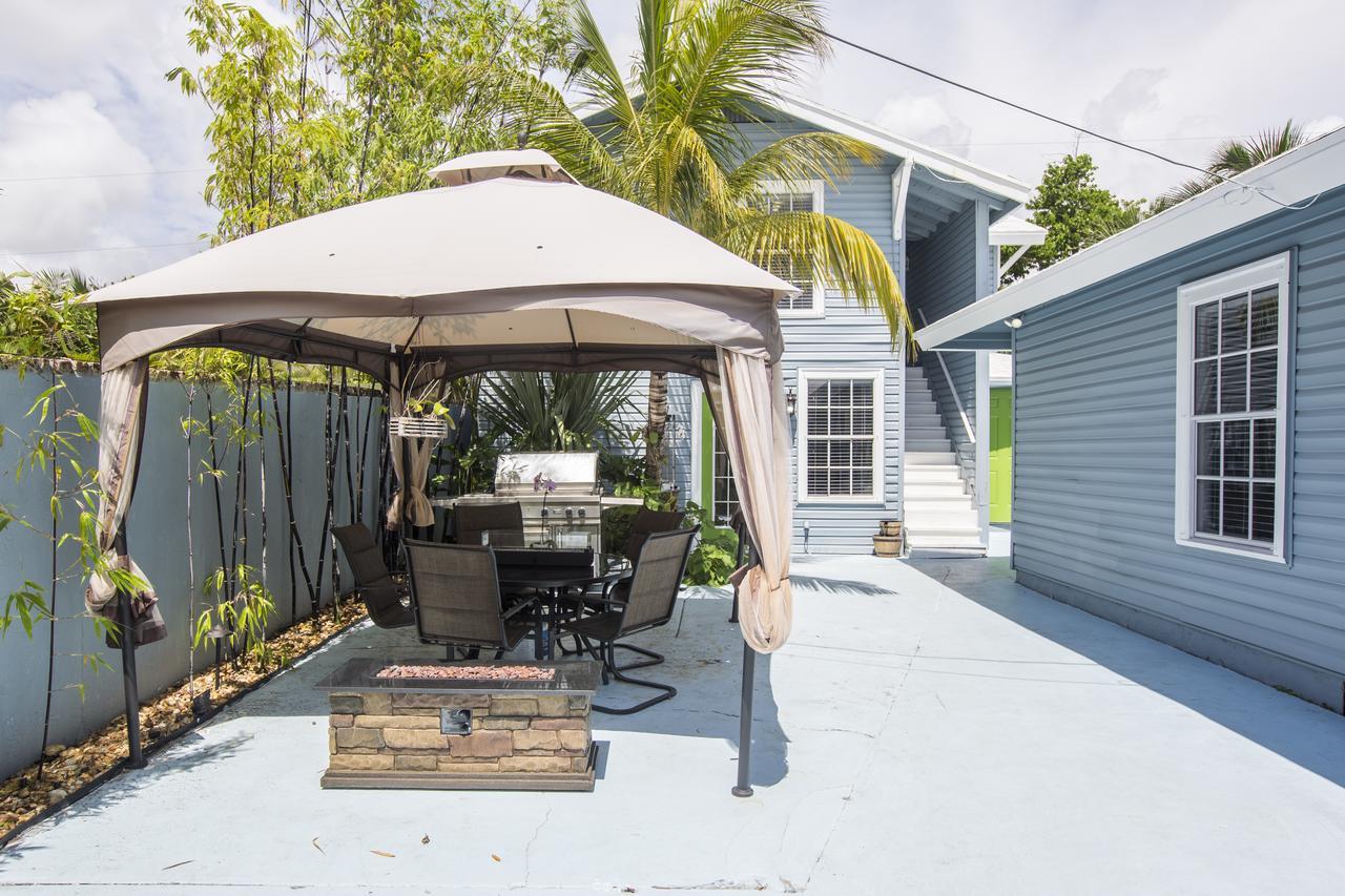 Tropical Garden Bungalow B Holiday home *