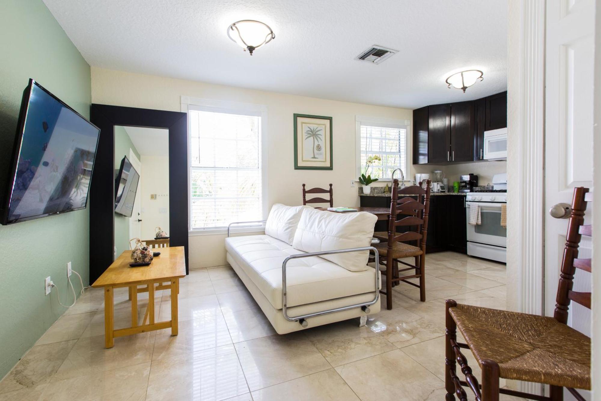 Tropical Garden Bungalow B * West Palm Beach