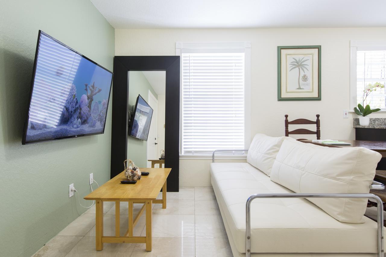 Tropical Garden Bungalow B Holiday home *