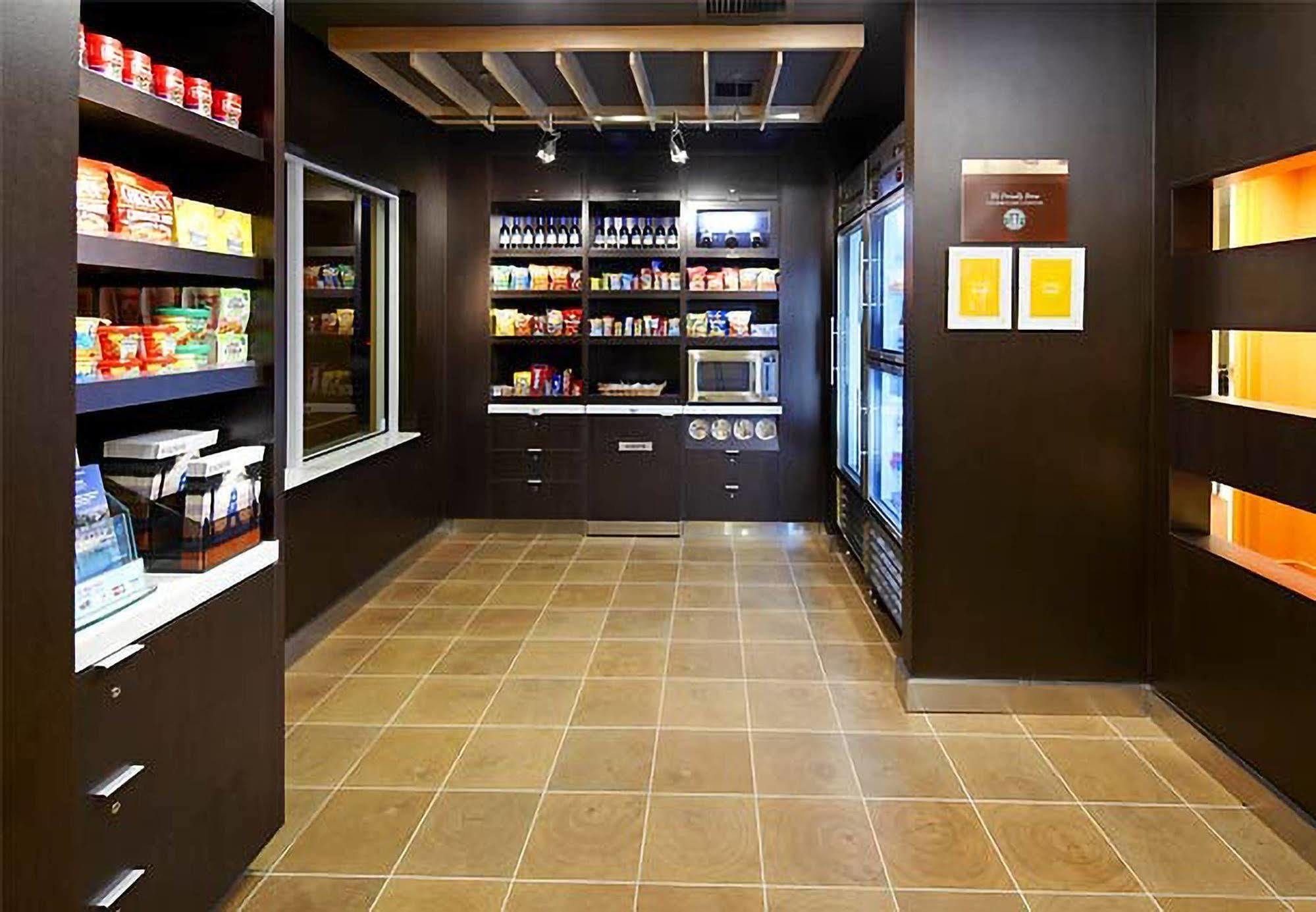 Courtyard By Marriott West Palm Airport Hotel 3*