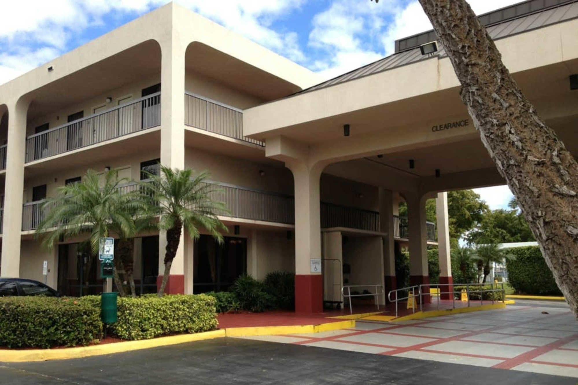 Inn Quality Palm International Airport 3*