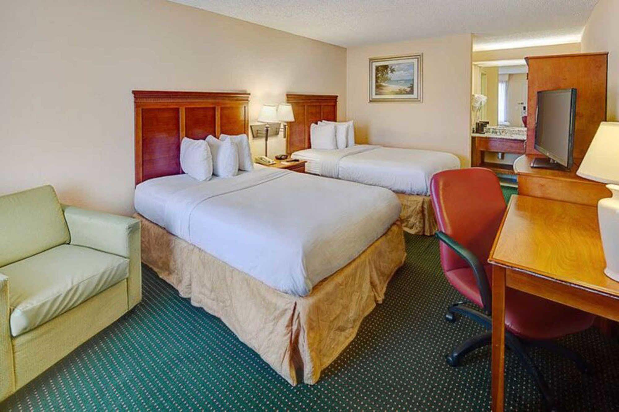 Quality Palm International Airport Inn