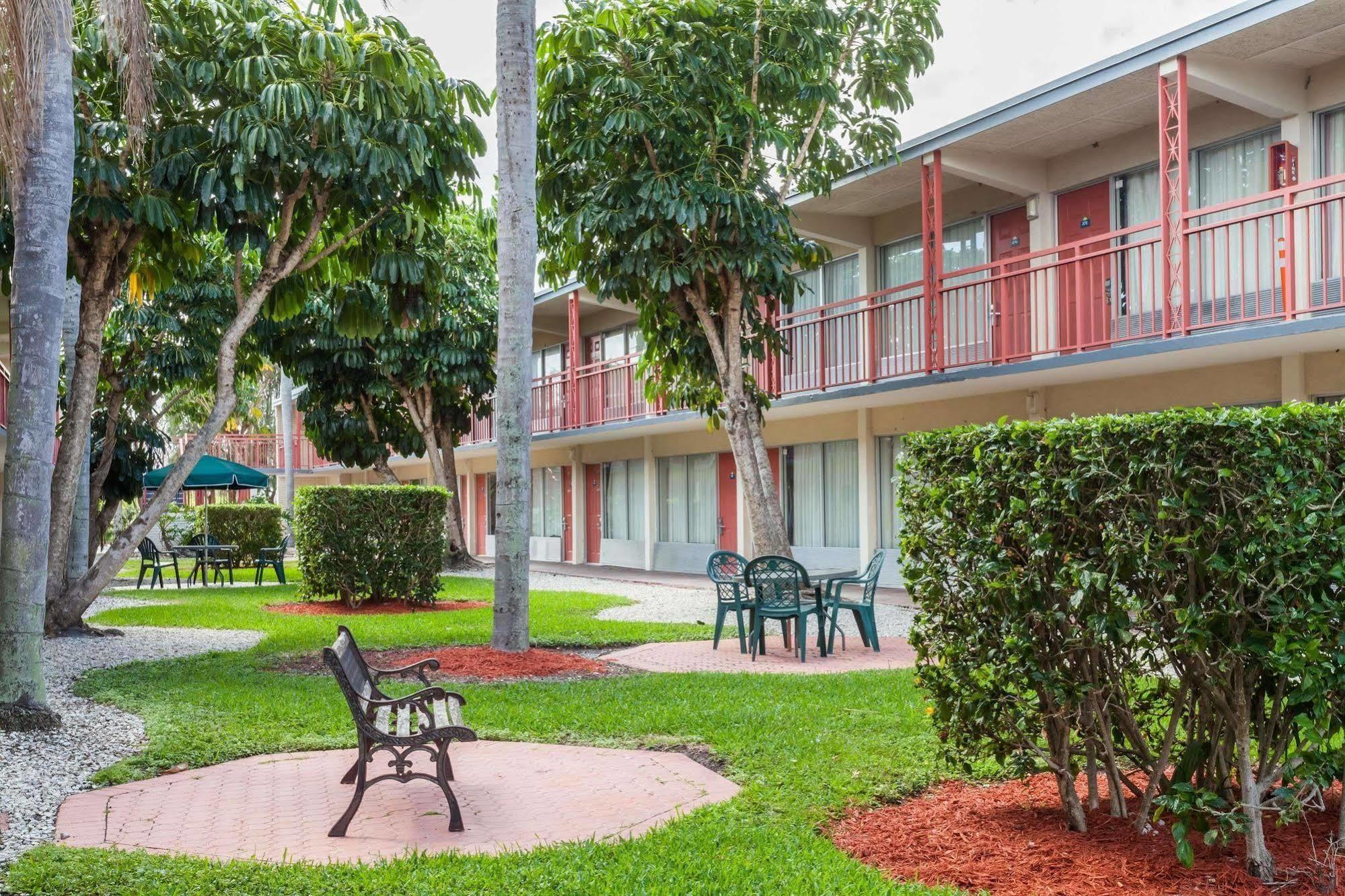 Days By Wyndham West Palm 2* West Palm Beach
