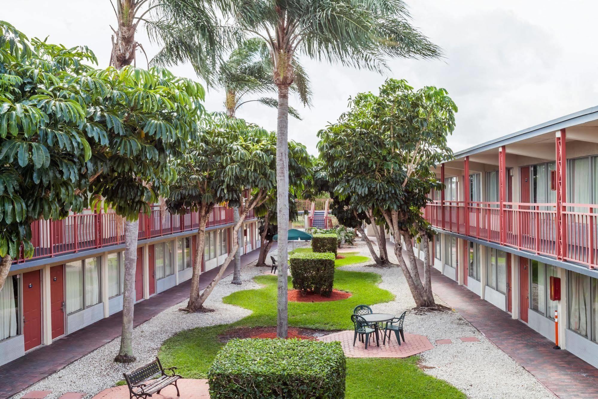 Days By Wyndham West Palm 2* West Palm Beach