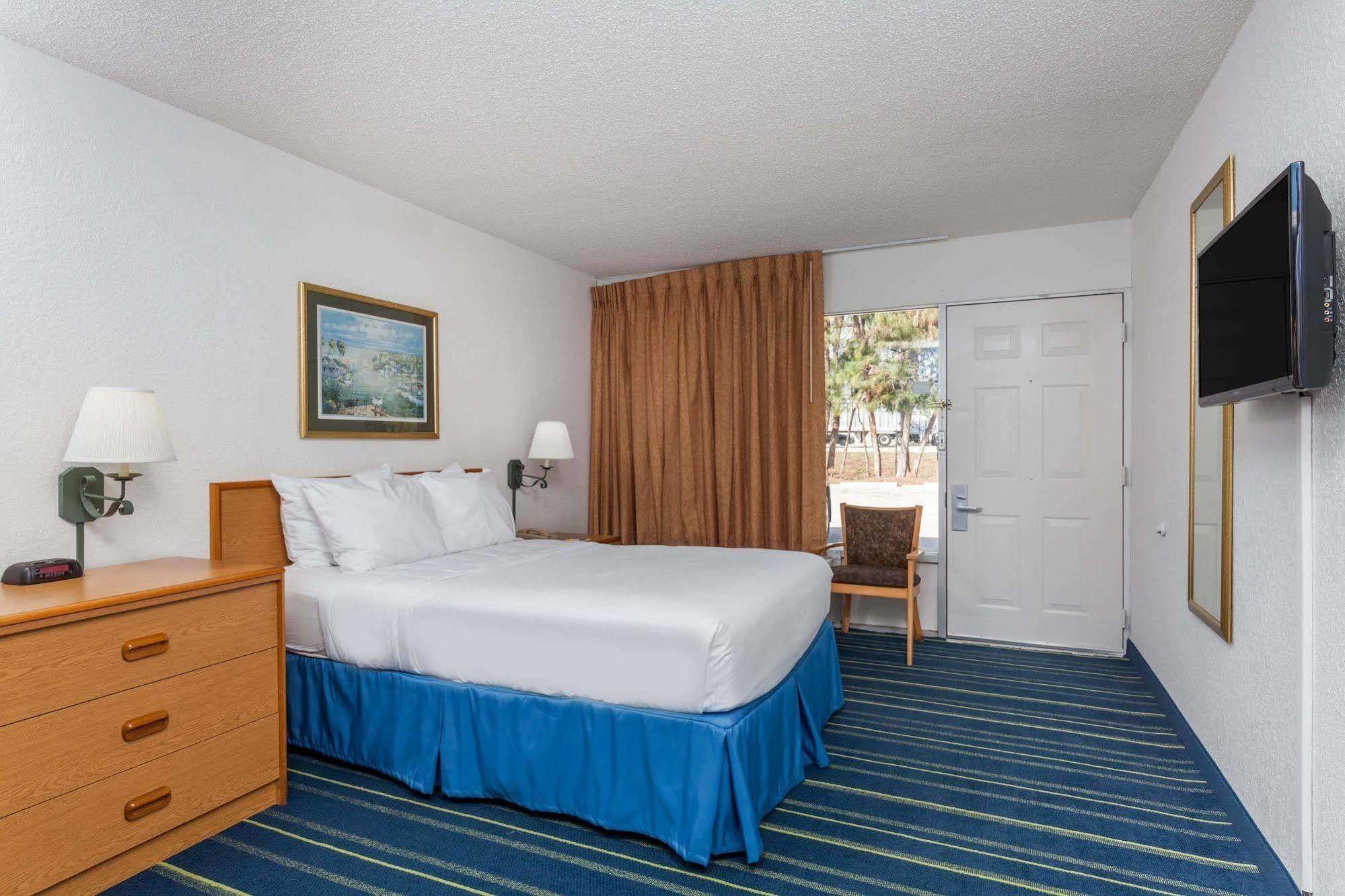 Days By Wyndham West Palm Hotel West Palm Beach