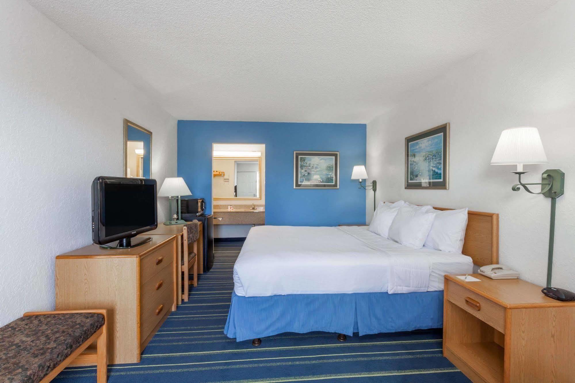 Days By Wyndham West Palm West Palm Beach
