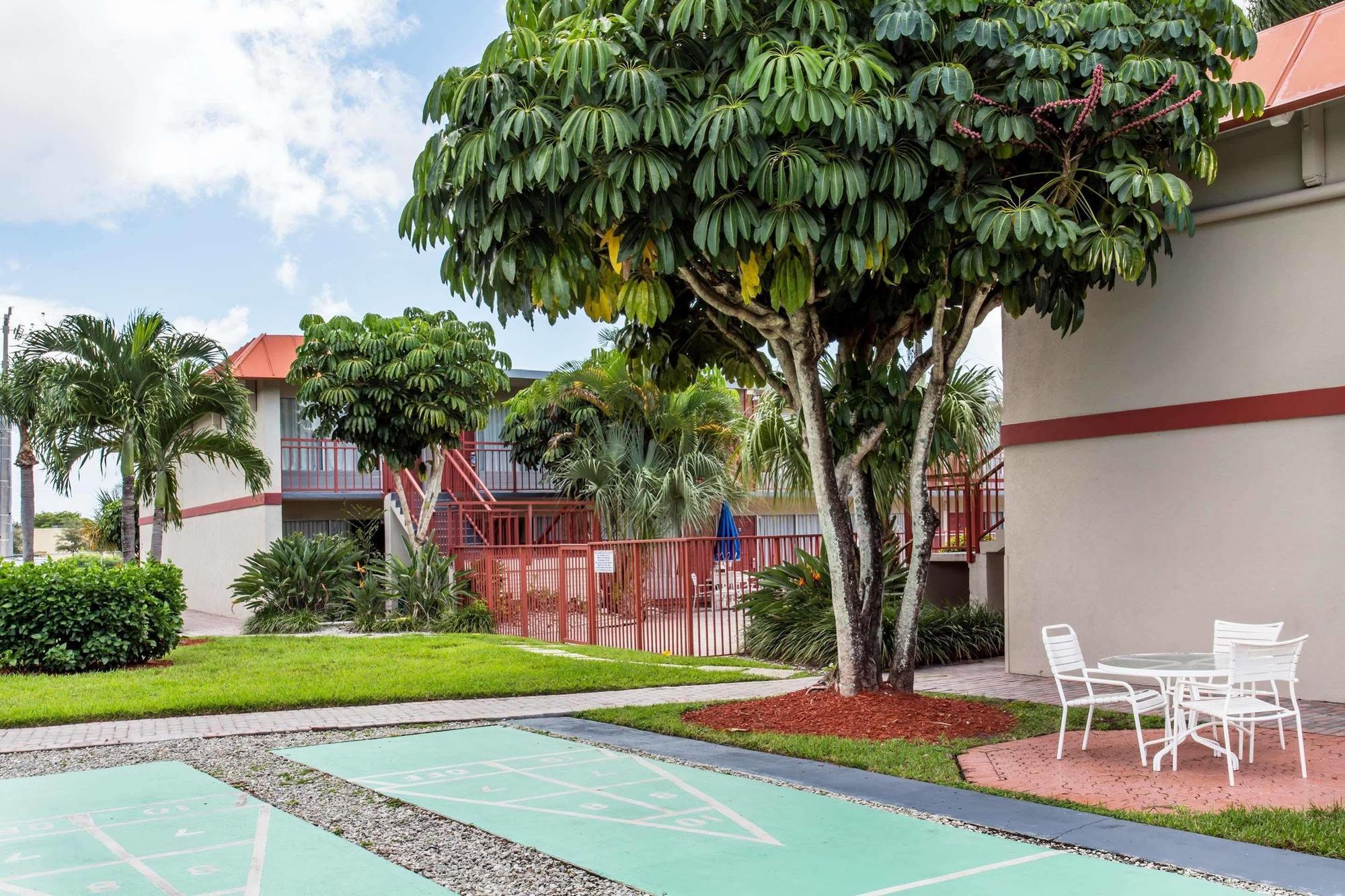 Days By Wyndham West Palm