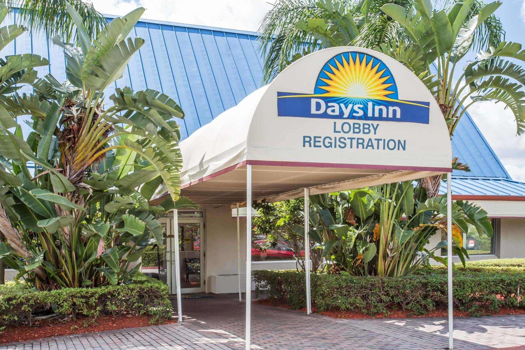 Days By Wyndham West Palm Hotel 2*