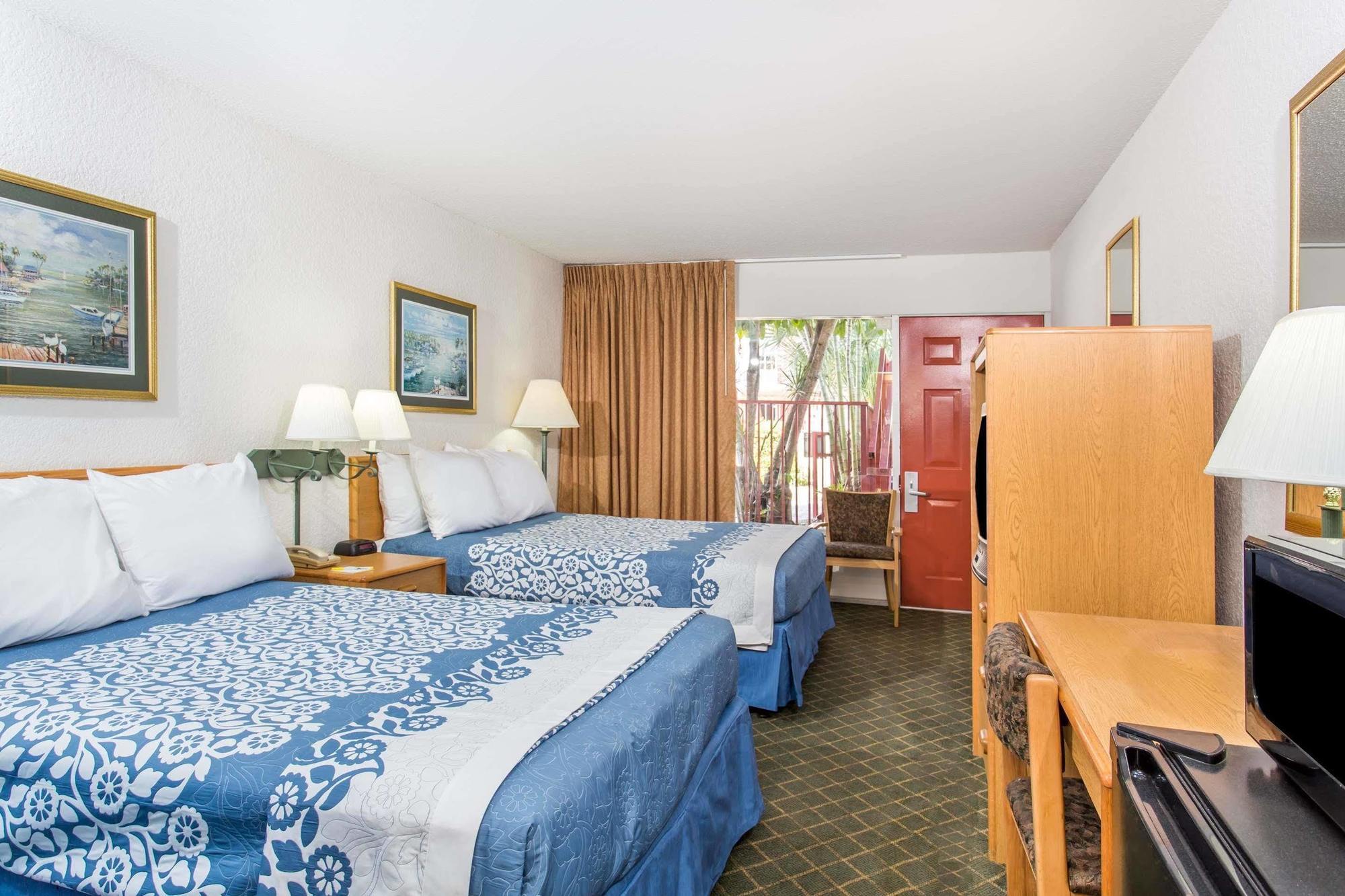 Hotel Days By Wyndham West Palm 2*