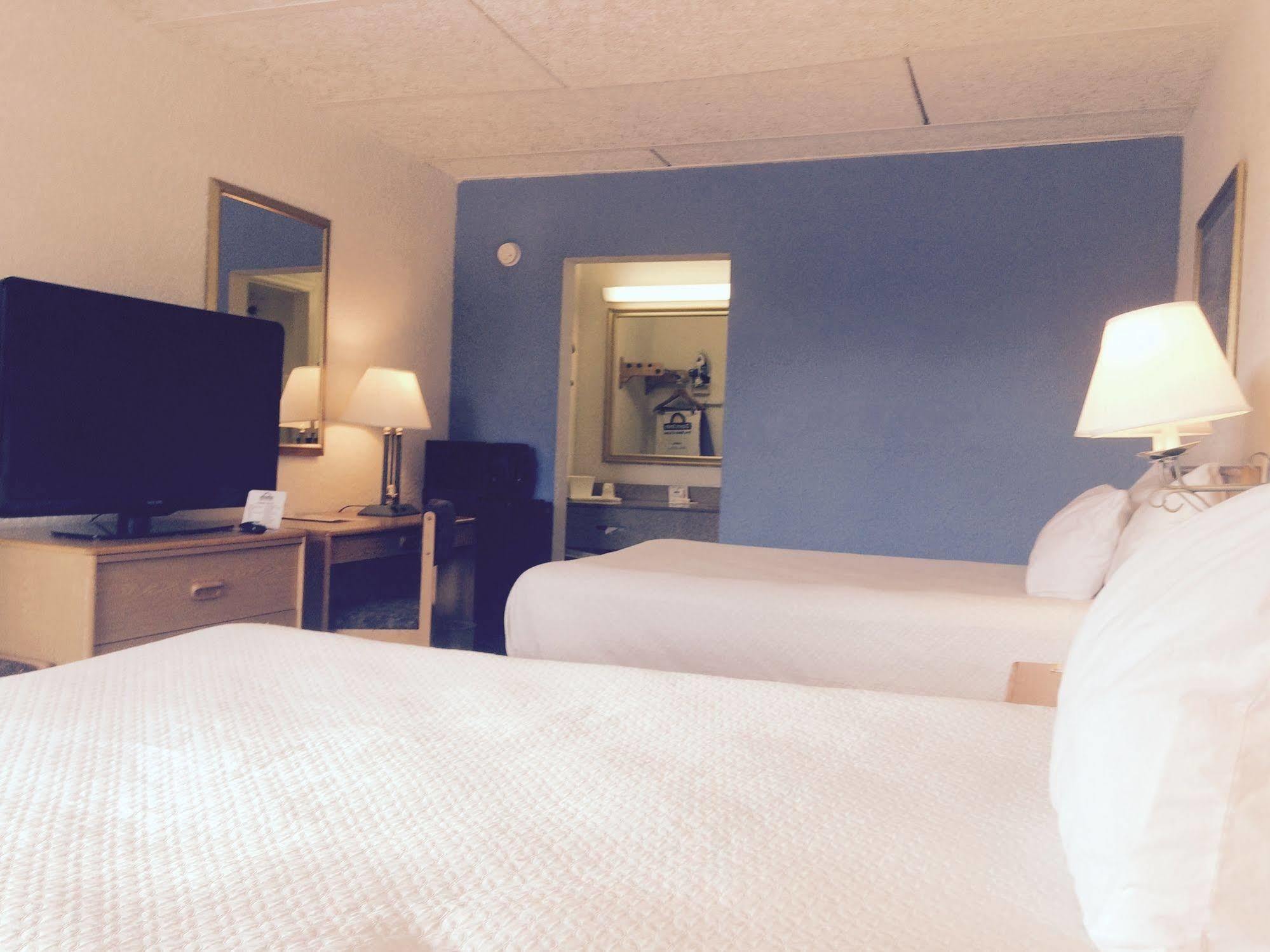 Hotel Days By Wyndham West Palm 2*