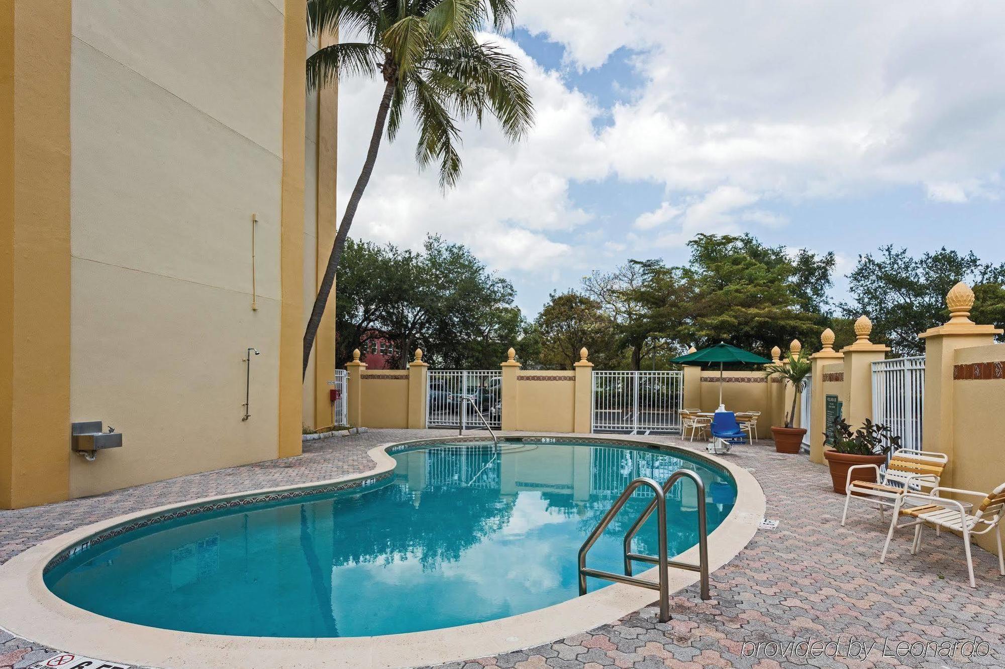 Hotel La Quinta By Wyndham West Palm Airport 3*