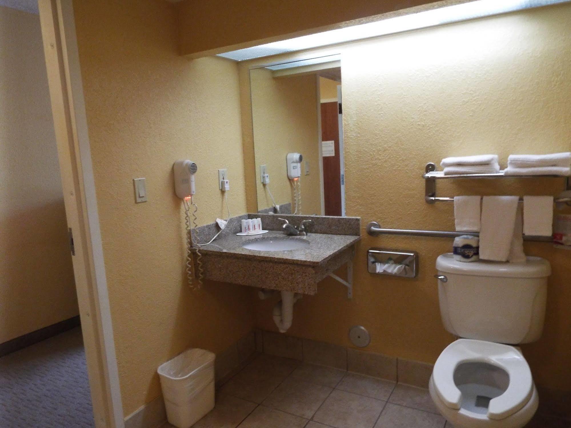 Ramada By Wyndham West Palm Airport West Palm Beach