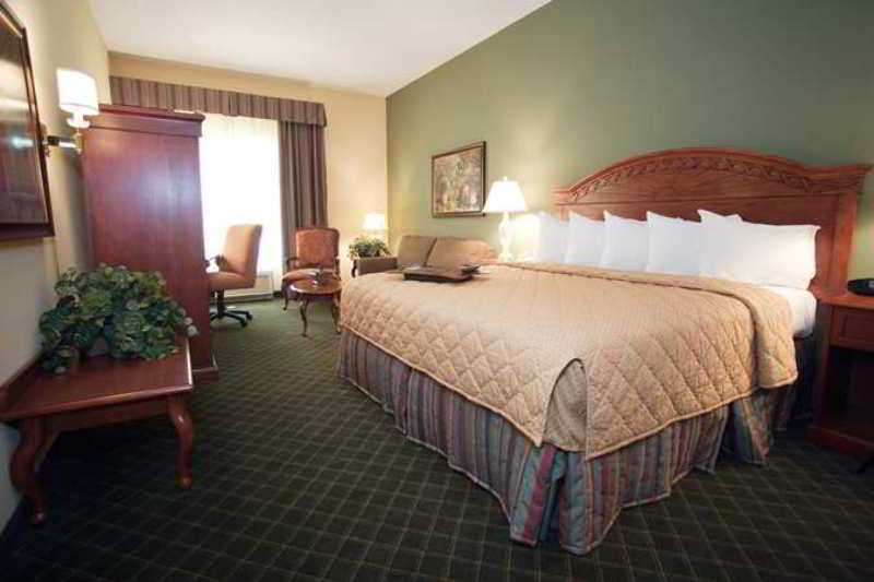 Hampton West Palm Airport Hotel 4*
