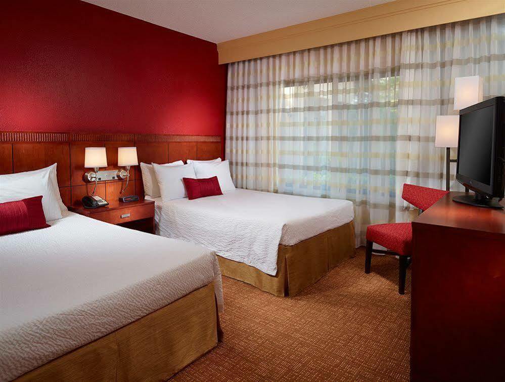 Courtyard By Marriott West Palm