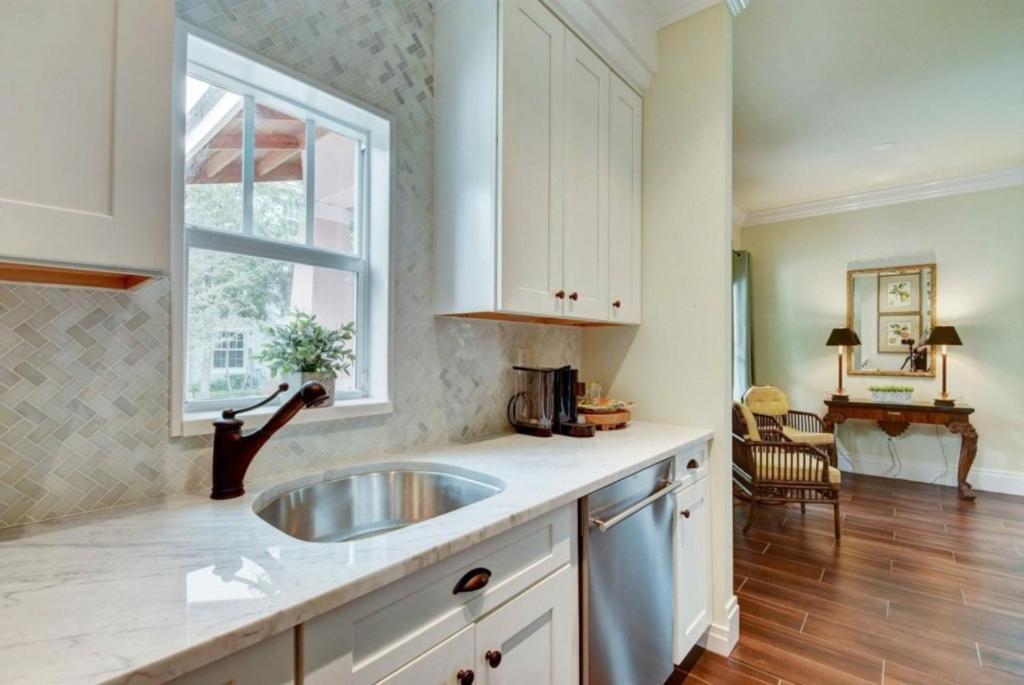 Villa Sunny Days Walking Distance To Everything! *